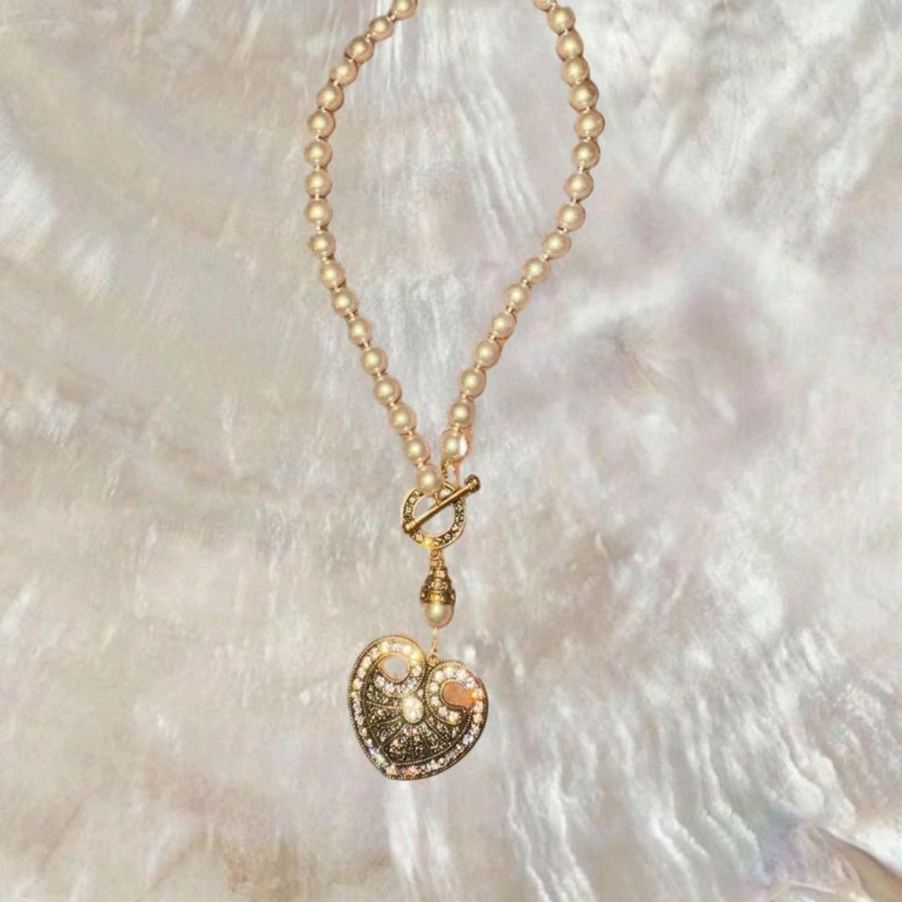 Chunky Pearl Necklace with Studded Heart Pendant – Elegant & Trendy